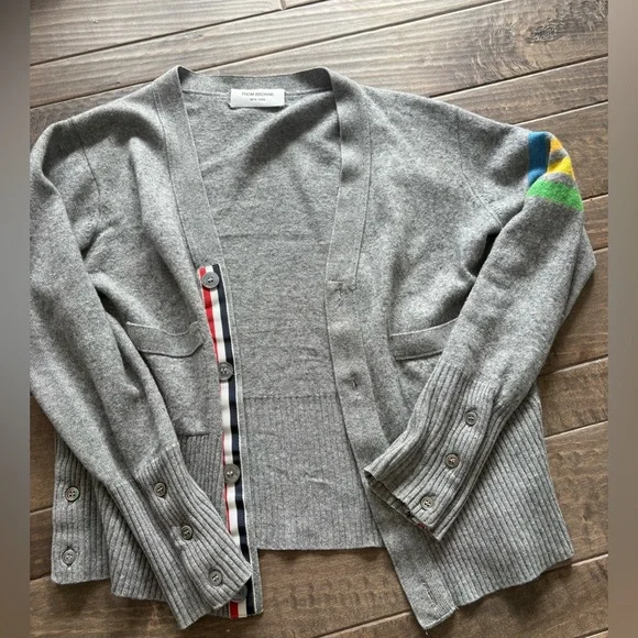 Thom Browne 100% cashmere Gray V-Neck Cardigan - Picture 2 of 6